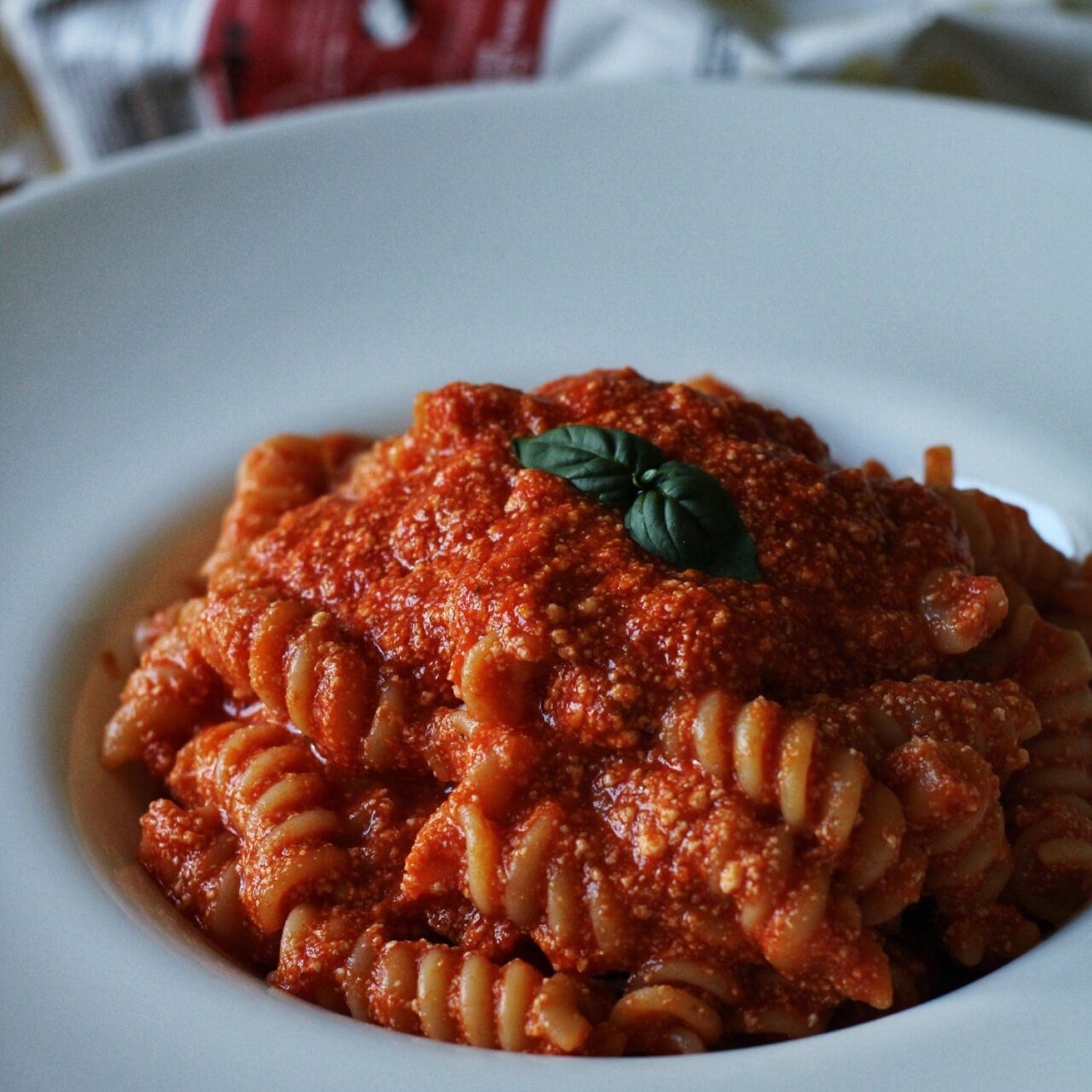 Pasta con sugo di pomodoro e ricotta