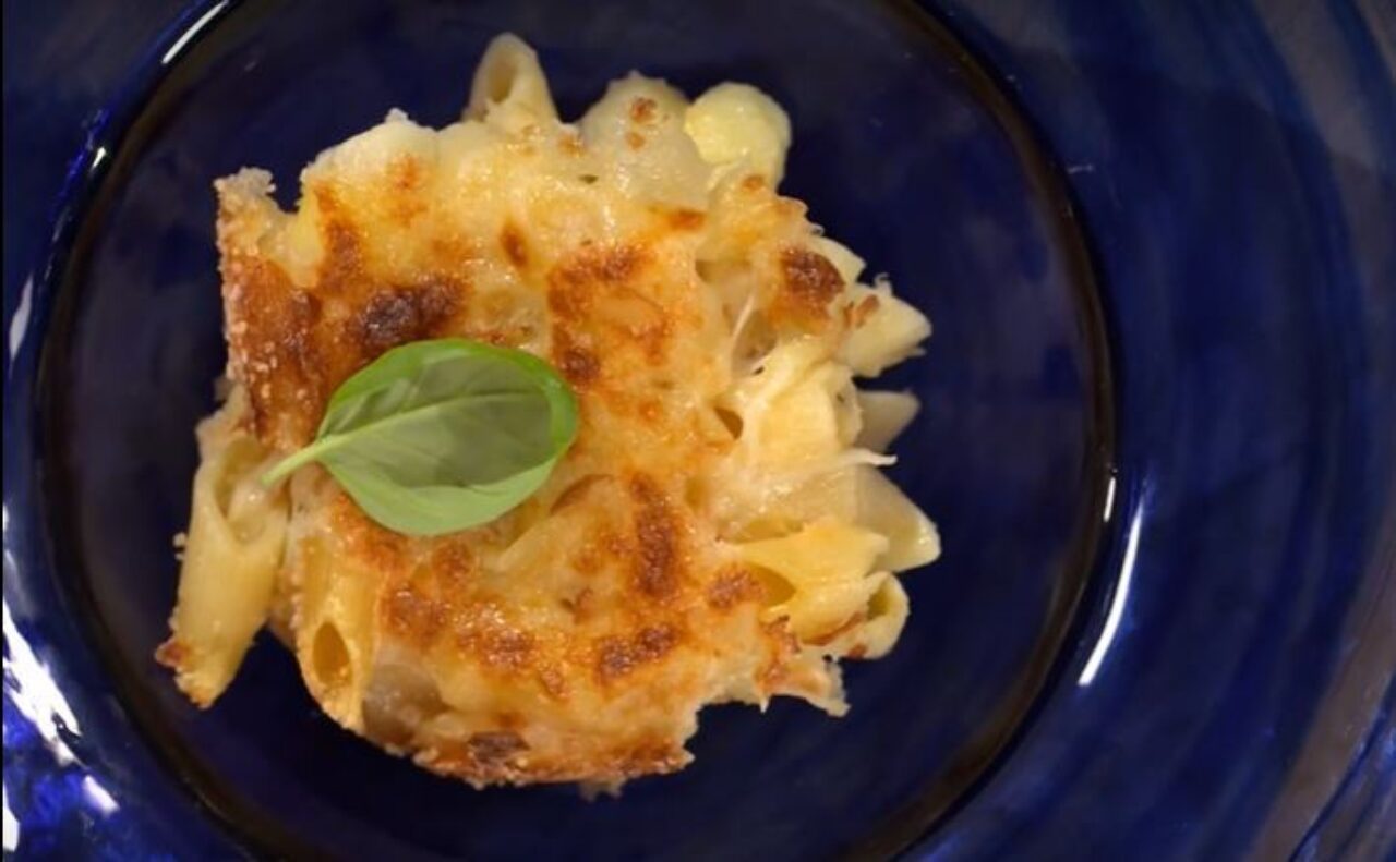 Timballo di mezze penne rigate, provola e patate