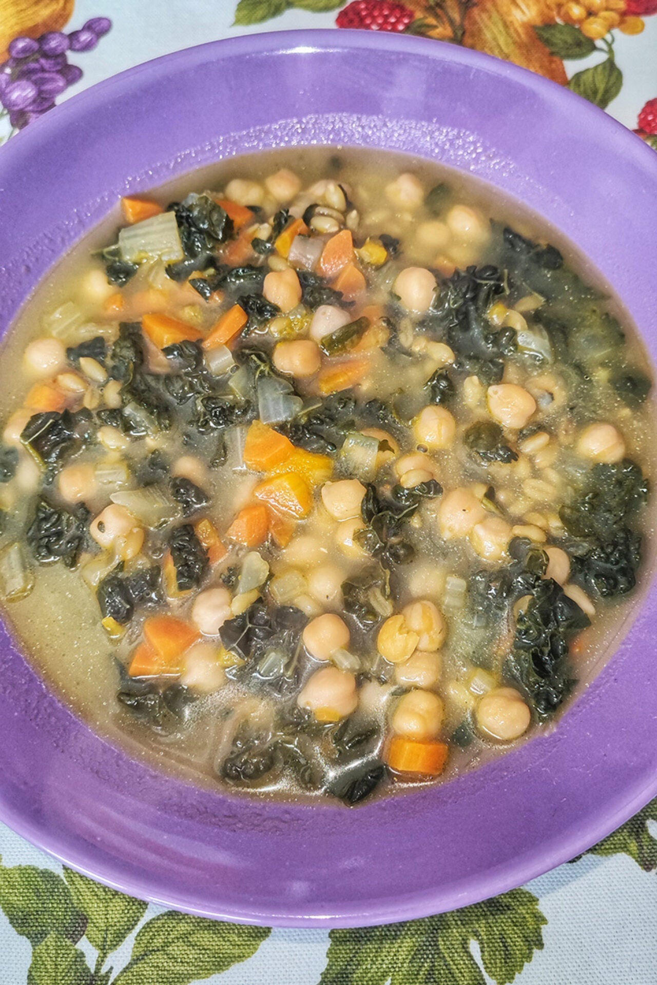 Minestra di grano e ceci con cavolo nero