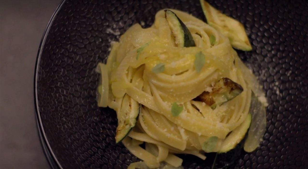 Fettuccia curcuma e zucchine