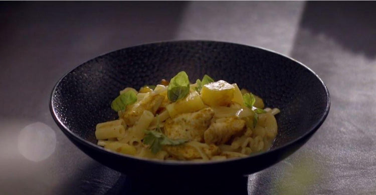 Pasta Mista con pollo al curry e ananas