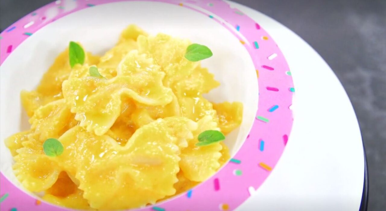 Farfalle con vellutata di carote e uova