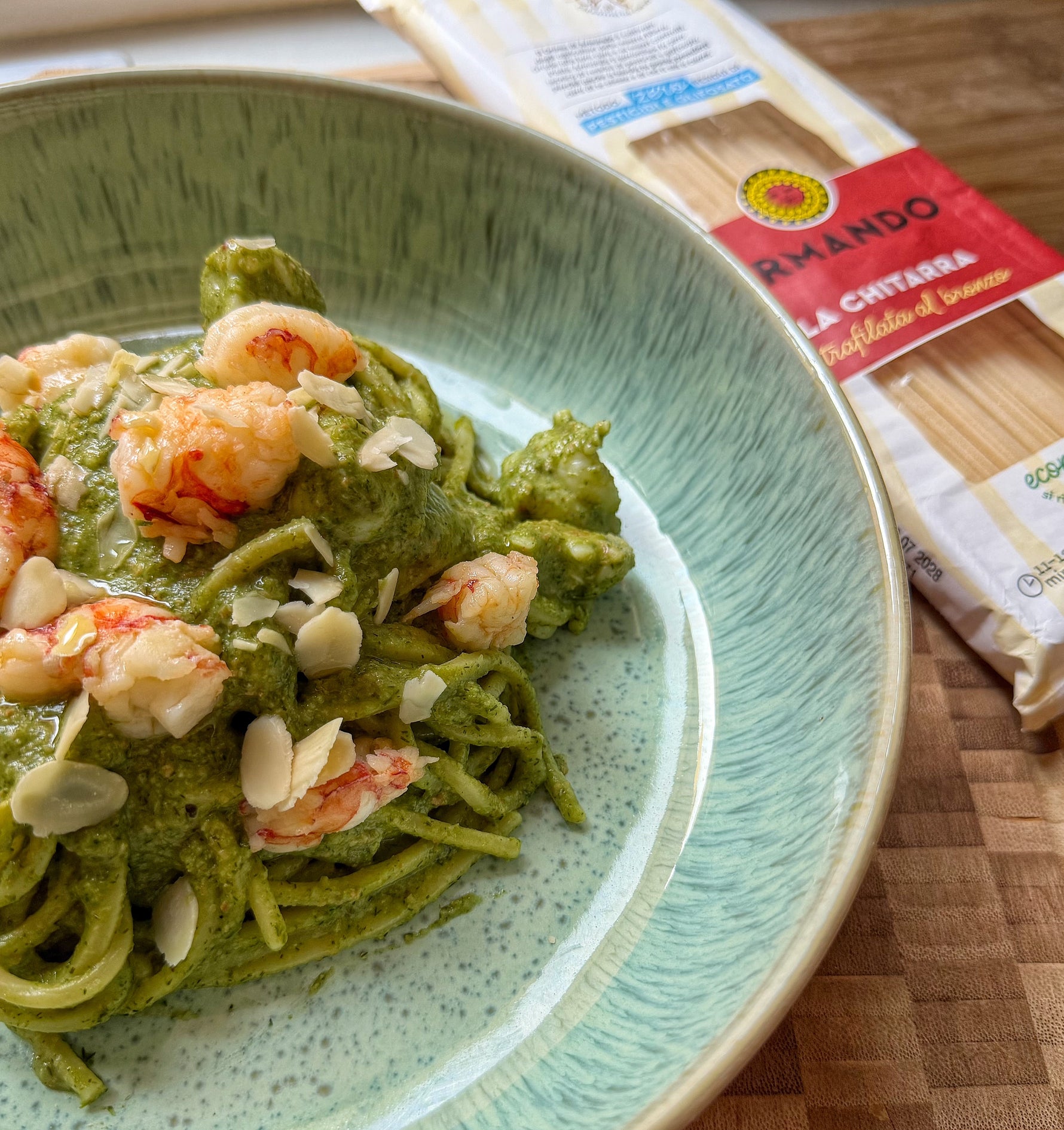 Spaghetto alla chitarra con pesto di finocchietto selvatico e gamberi