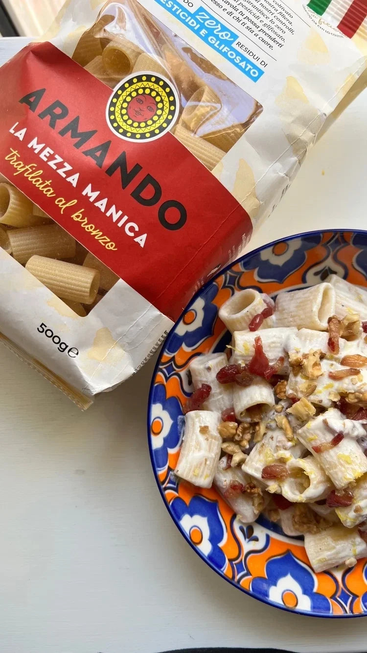 Mezze Maniche cremose con robiola, capocollo e noci