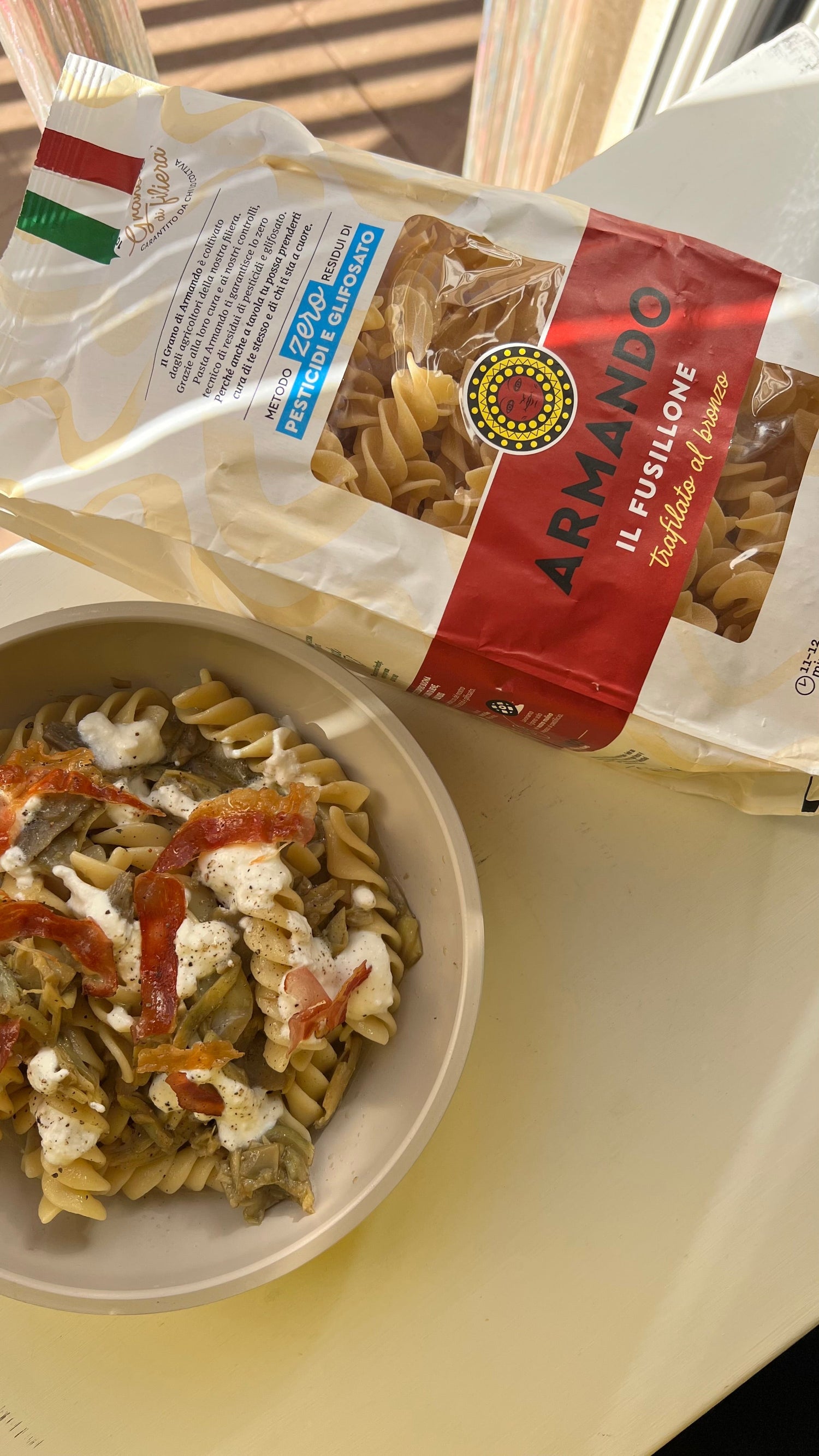 Fusilloni con carciofi, ricotta e speck