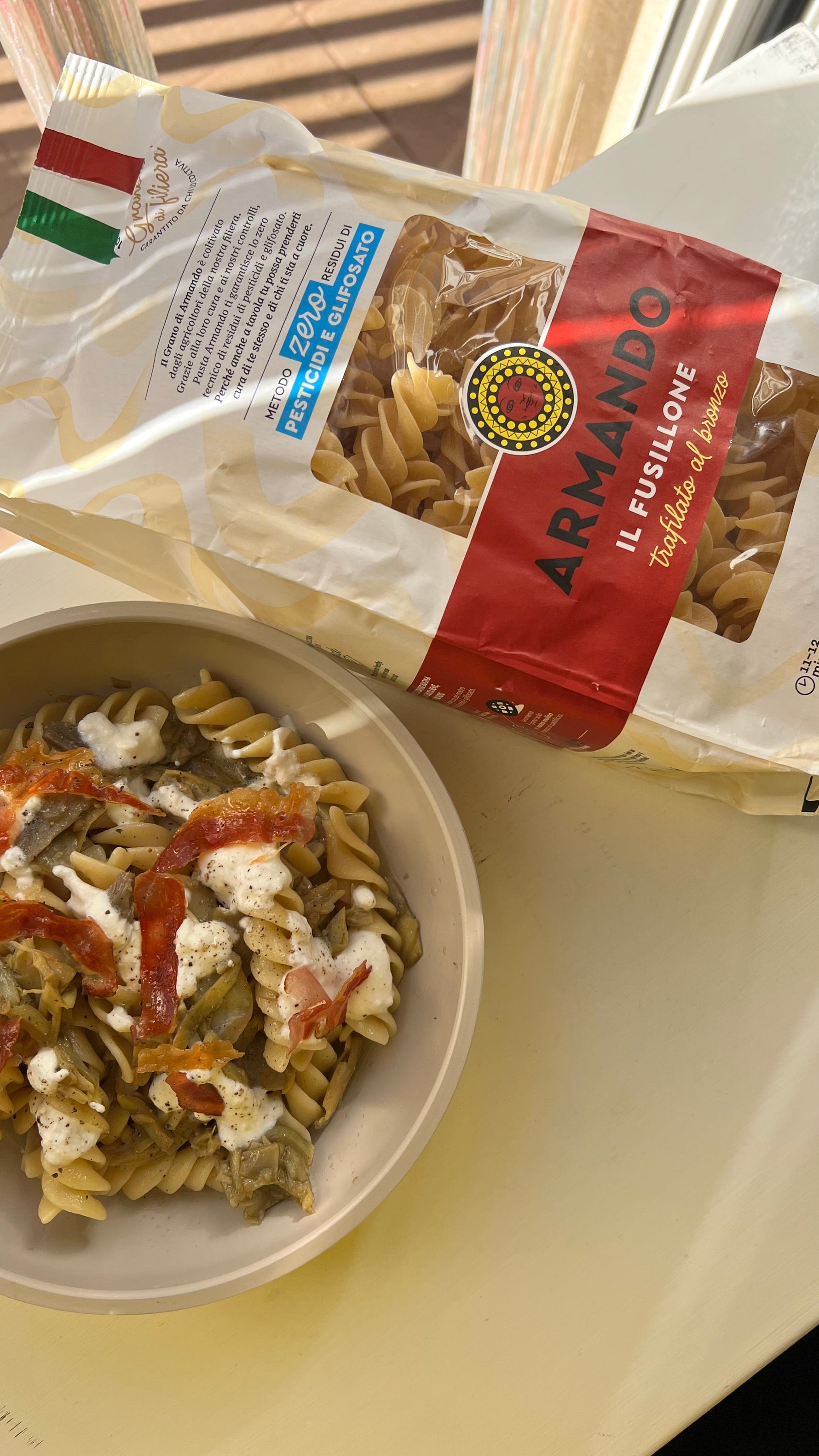 Fusilloni con carciofi, ricotta e speck