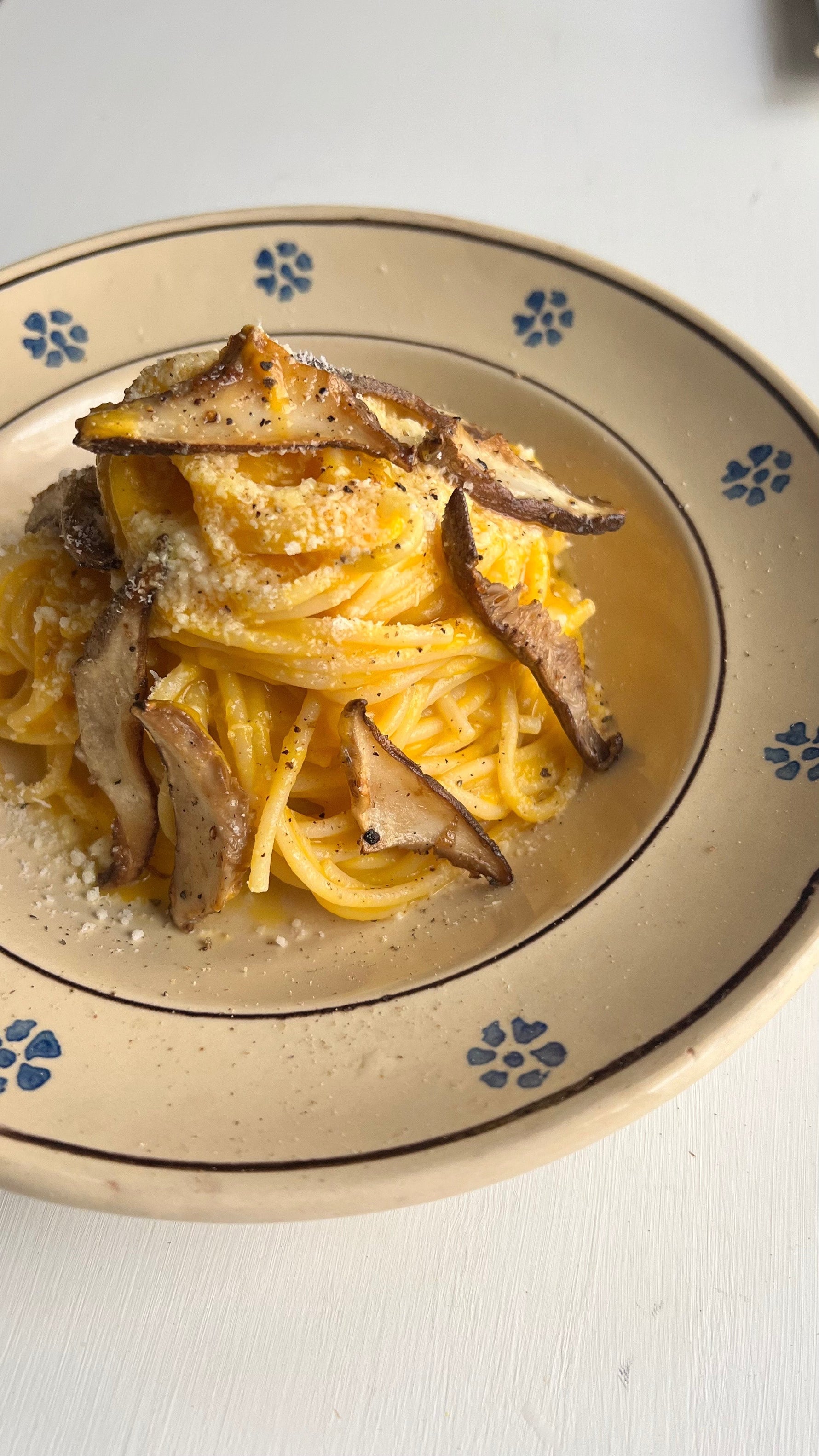 Spaghetti con crema di zucca e cardoncelli