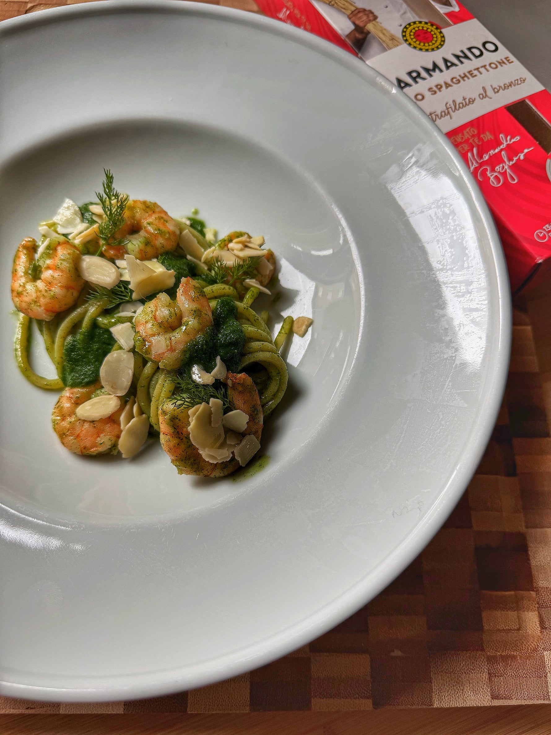 Spaghettone con salsa al finocchietto selvatico e mazzancolle