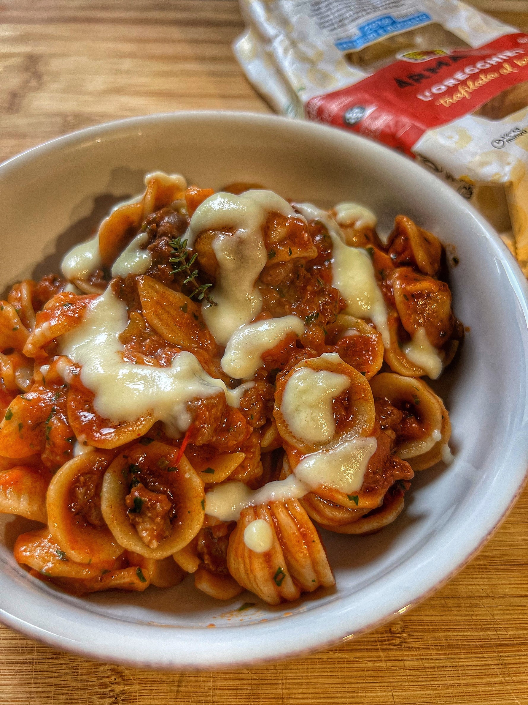 Orecchiette con ragù di salsiccia e crema di pecorino