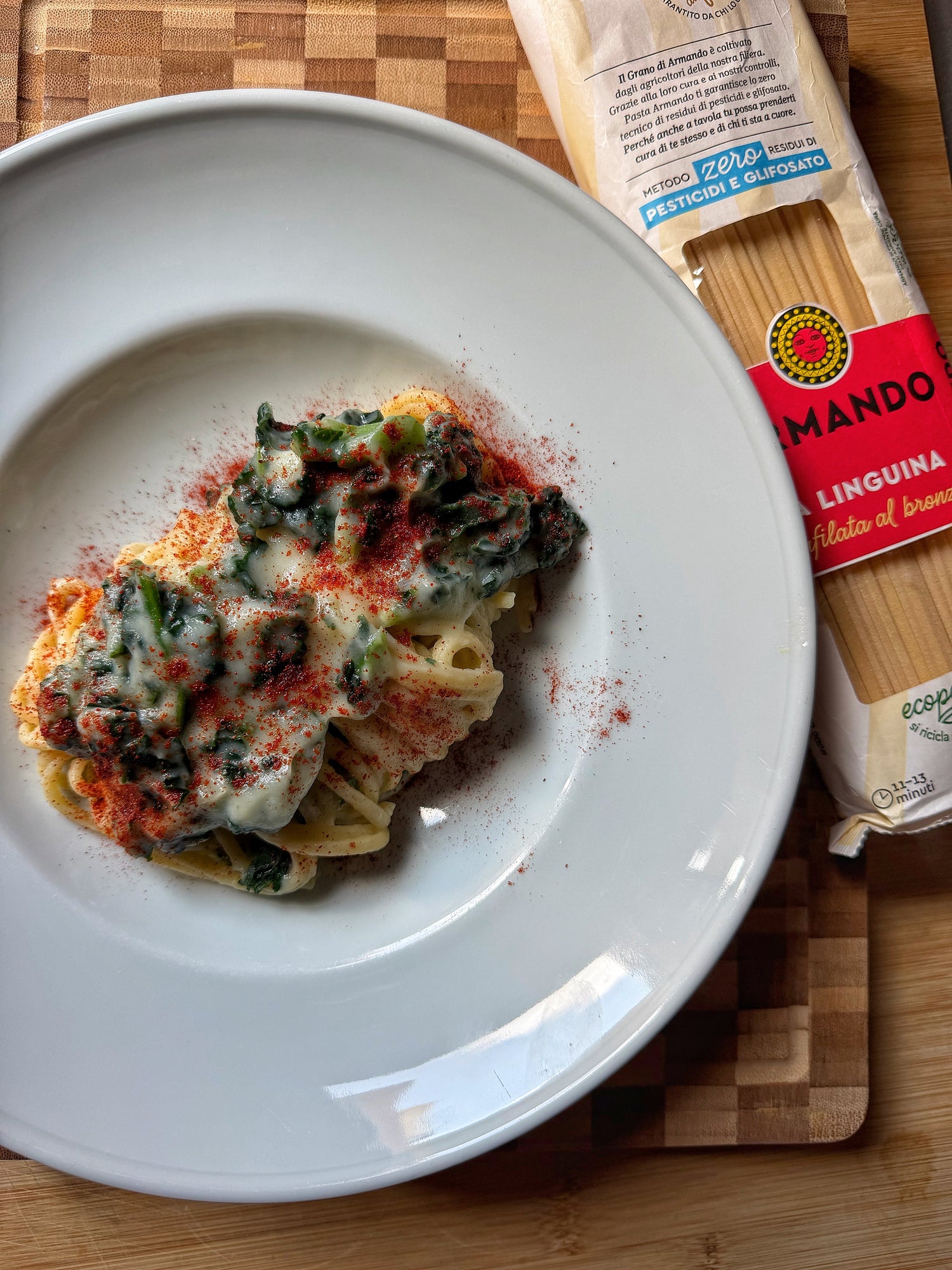 Linguine con crema di broccoli e funghi saltati