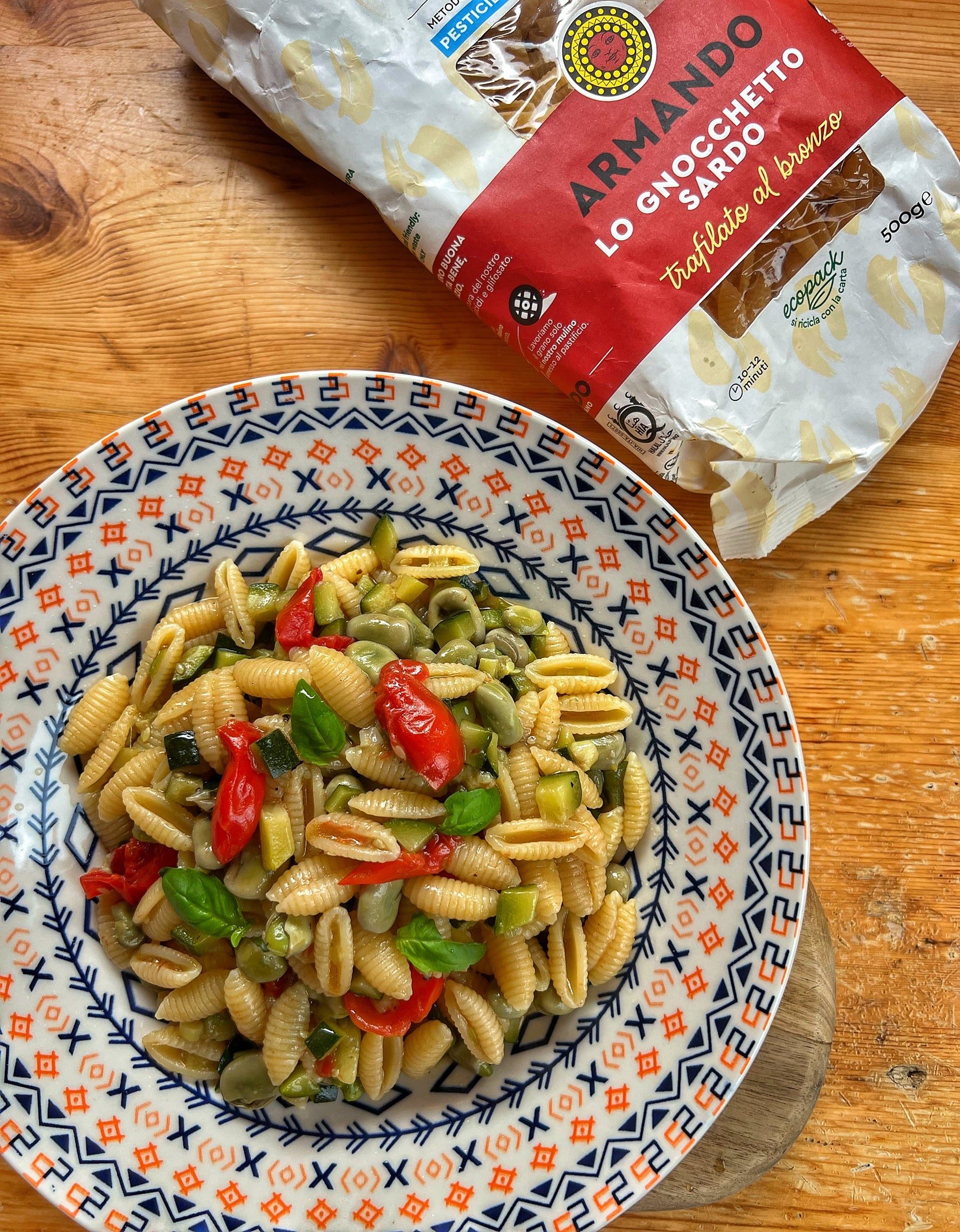 Gnocchetto Sardo, zucchine, fave e pomodorini