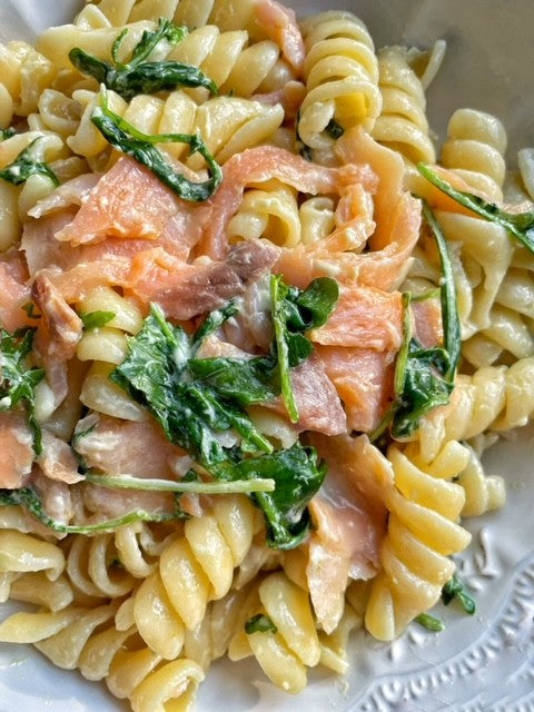 Fusilli con salmone affumicato, rucola e maionese