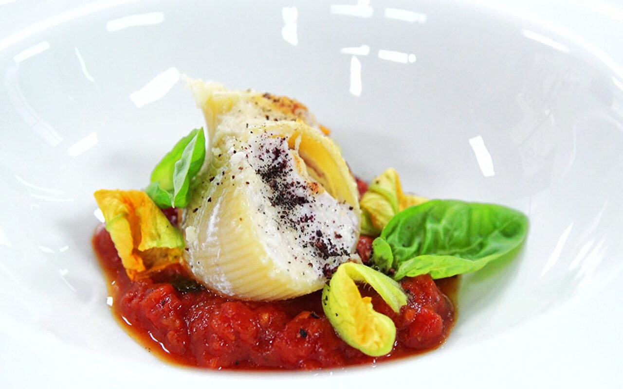 Lumacone con mazzancolla, ricotta e fiori di zucca