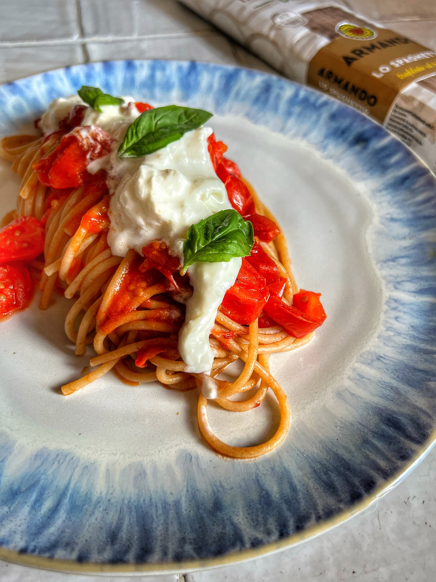 Spaghetti integrali bio, Datterini, Basilico e Stracciatella