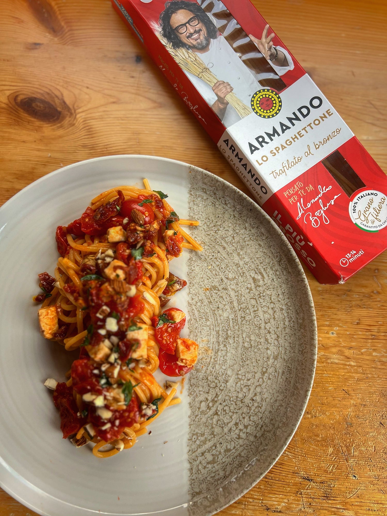 Spaghettone con pesce spada, pomodorini e basilico