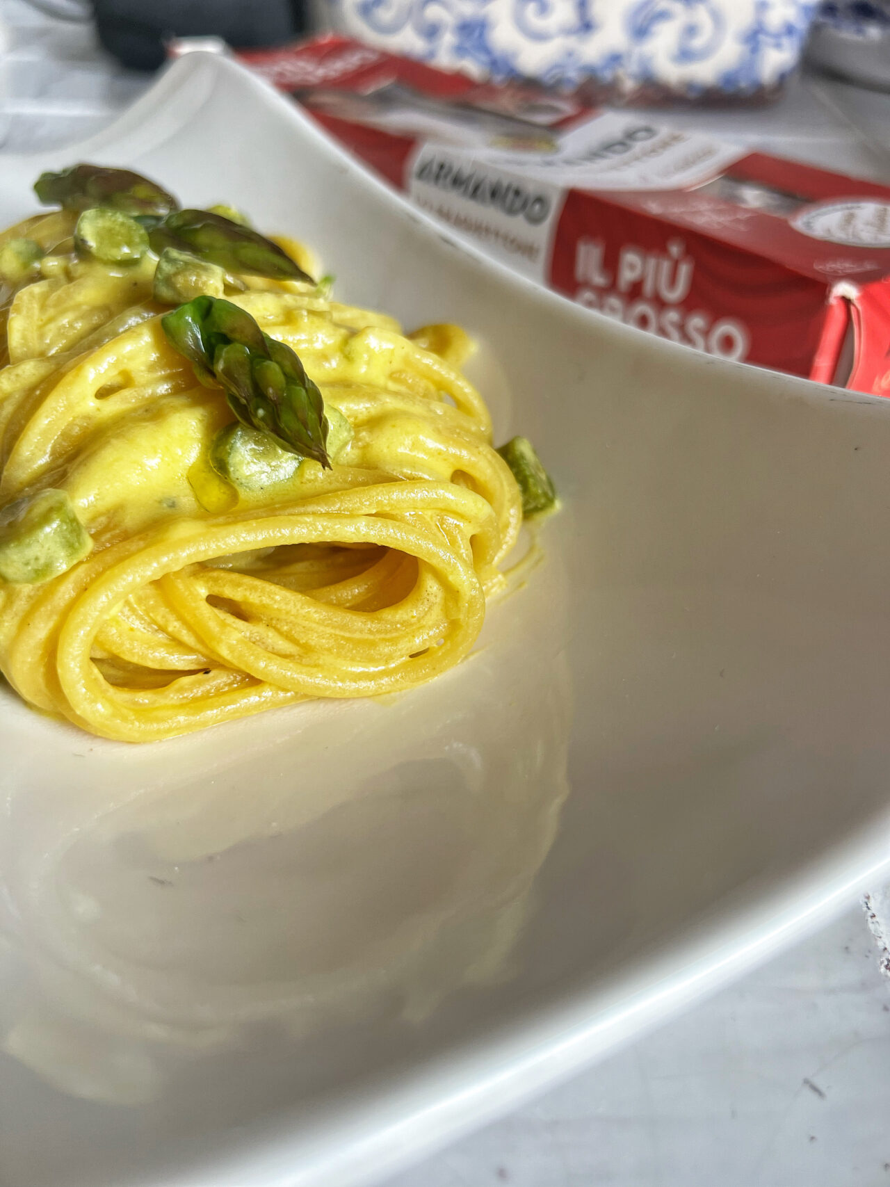 Pasta con asparagi, ricotta e zafferano