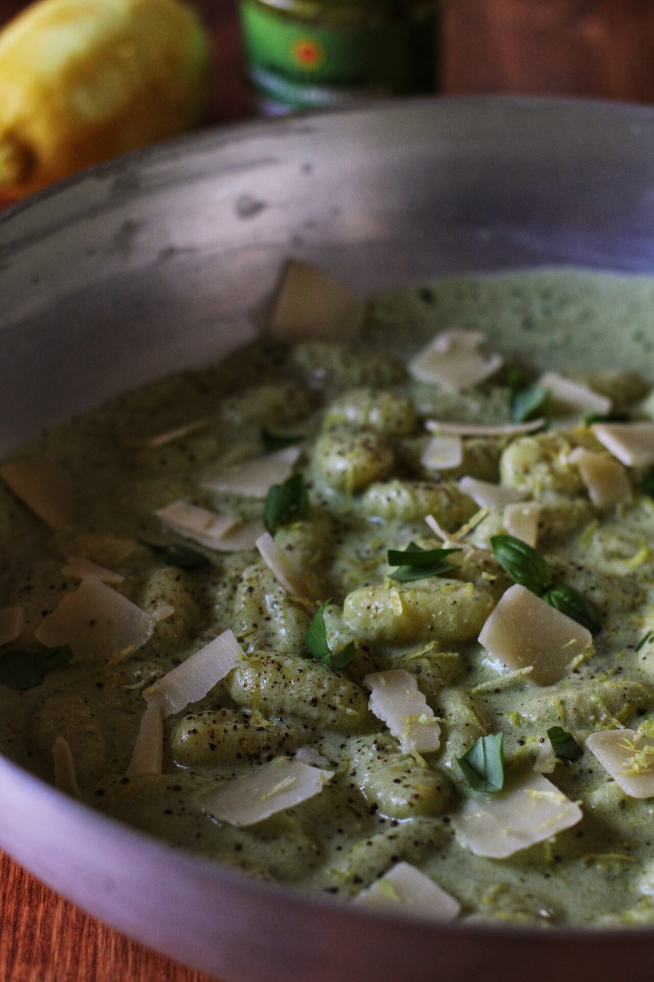 Gnocchi al pesto e robiola