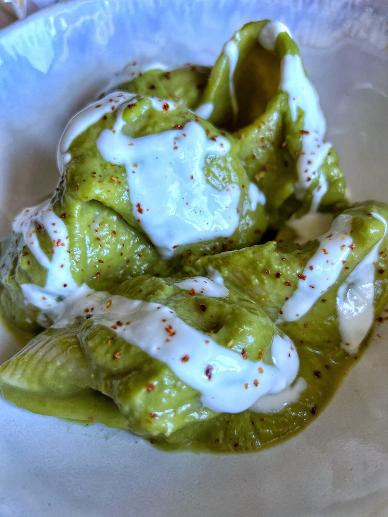 Lumaconi con crema di piselli e fonduta di stracchino