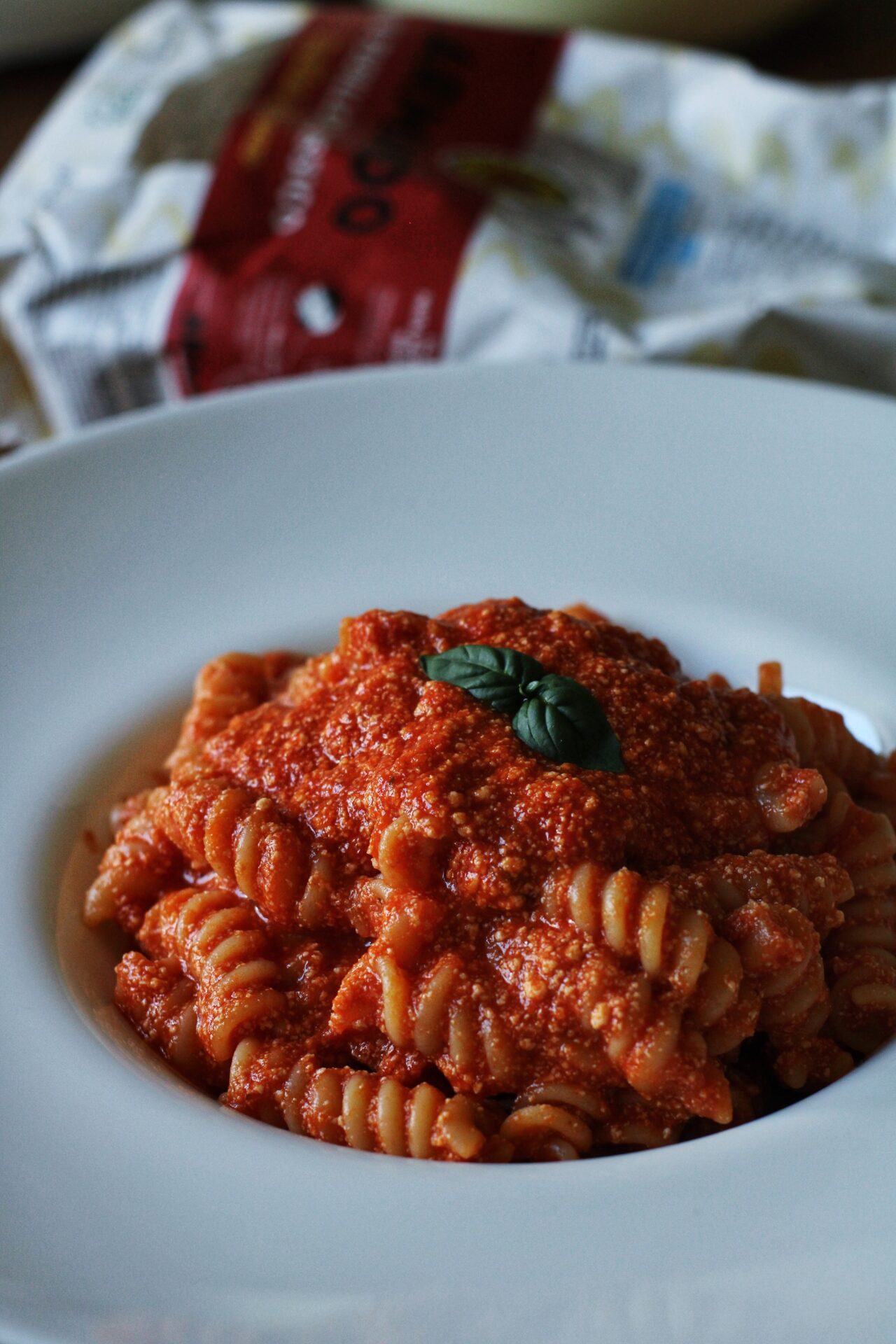 Pasta con sugo di pomodoro e ricotta